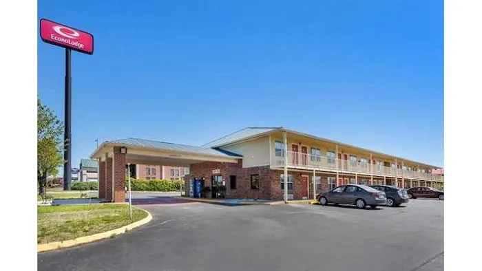 Econo Lodge 4
