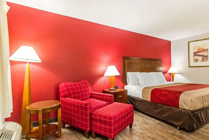 Econo Lodge 4