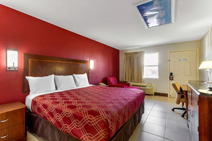 Econo Lodge 4
