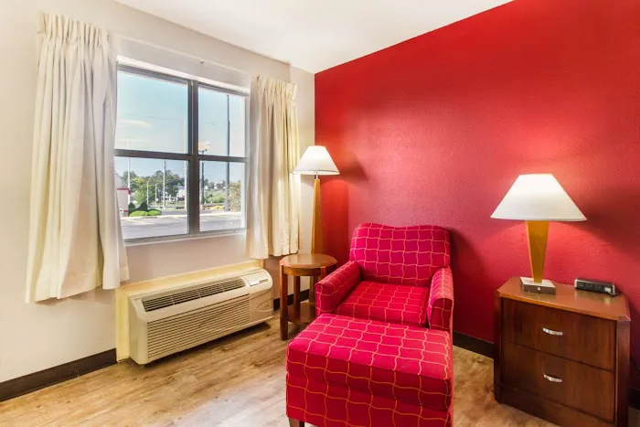 Econo Lodge 4