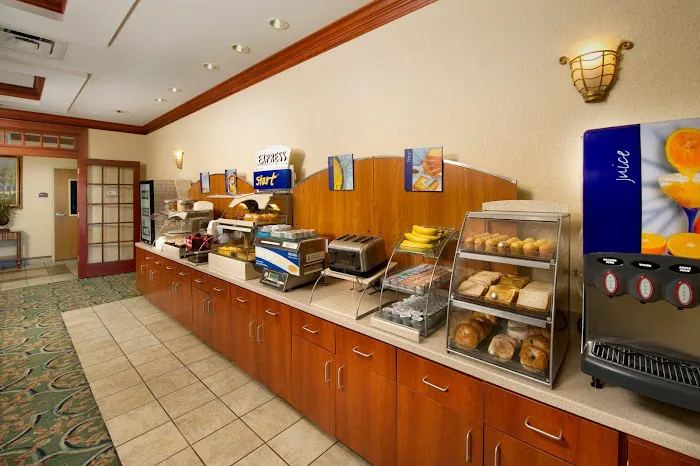 Holiday Inn Express & Suites Lenoir City (Knoxville Area) by IHG 4