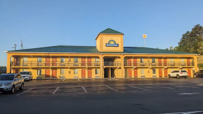 Days Inn by Wyndham Lenoir City 4