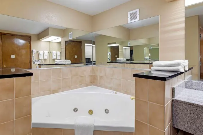 SureStay by Best Western Lenoir City 4