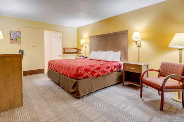 Econo Lodge 4