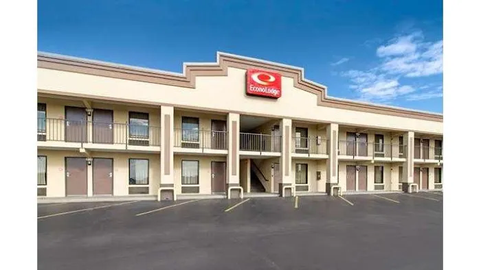 Econo Lodge 4