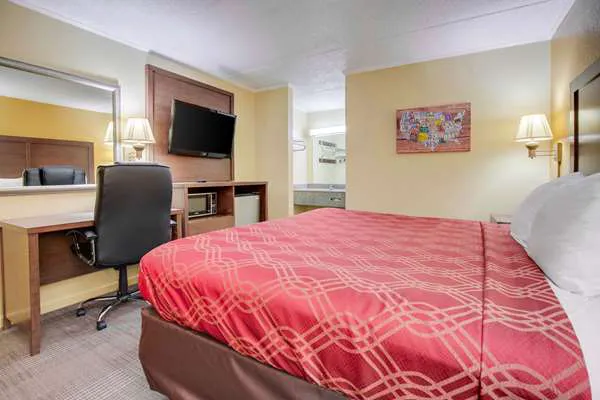 Econo Lodge 4