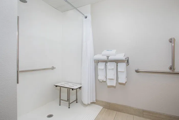Holiday Inn Express & Suites Alcoa (Knoxville Airport) 4
