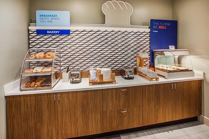 Holiday Inn Express & Suites Alcoa (Knoxville Airport) 4