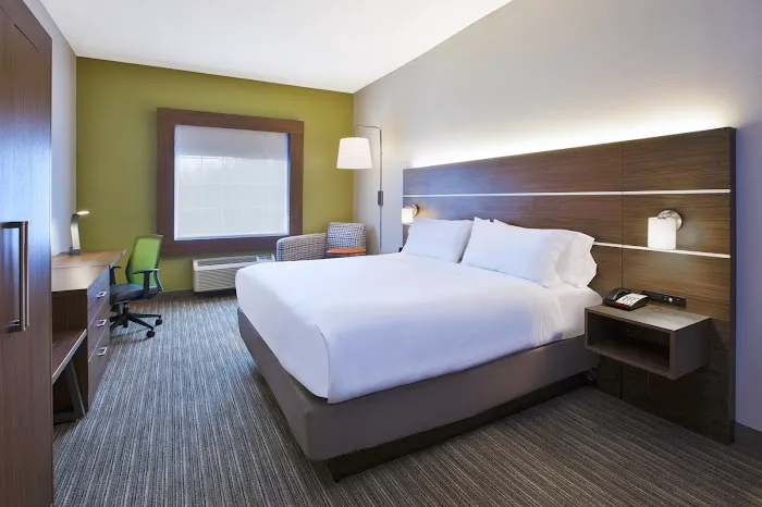 Holiday Inn Express & Suites Alcoa (Knoxville Airport) 4