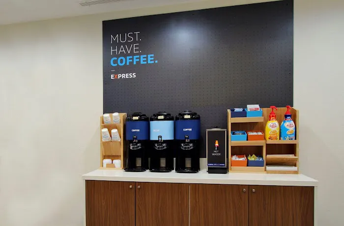 Holiday Inn Express & Suites Alcoa (Knoxville Airport) 4
