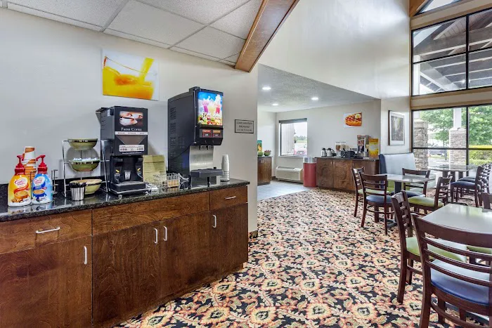 Quality Inn 4