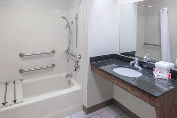Baymont by Wyndham Cleveland 4