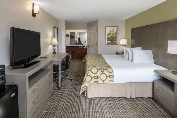 Baymont by Wyndham Cleveland 4