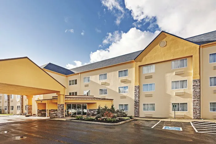 La Quinta Inn & Suites by Wyndham Knoxville Airport 4