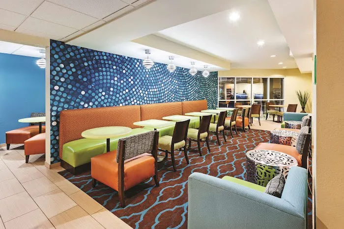 La Quinta Inn & Suites by Wyndham Knoxville Airport 4