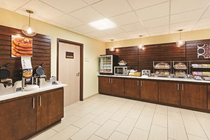 La Quinta Inn & Suites by Wyndham Knoxville Airport 4