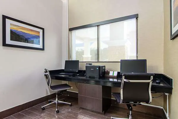 Comfort Suites Knoxville Airport 4