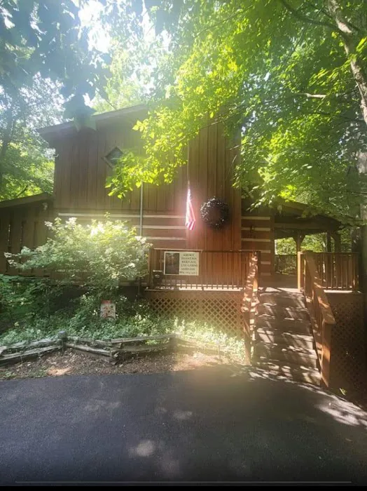 Smoky Moutain Heritage Log Cabins 4