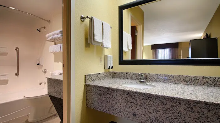 Best Western Cades Cove Inn 4
