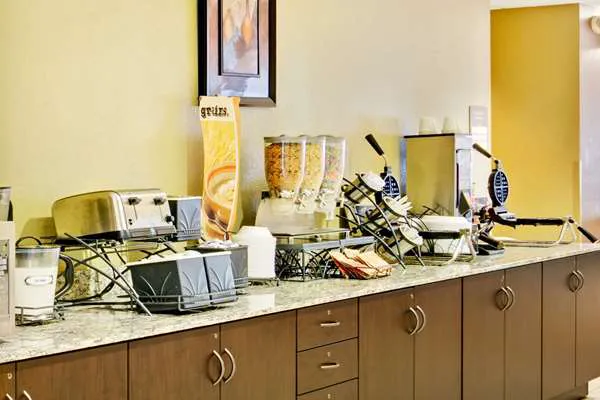 Microtel Inn & Suites by Wyndham Bryson City 4