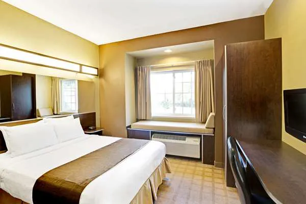 Microtel Inn & Suites by Wyndham Bryson City 4