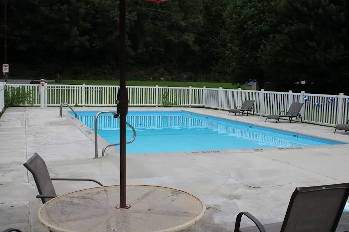 Two Rivers Lodge and Cabins 4