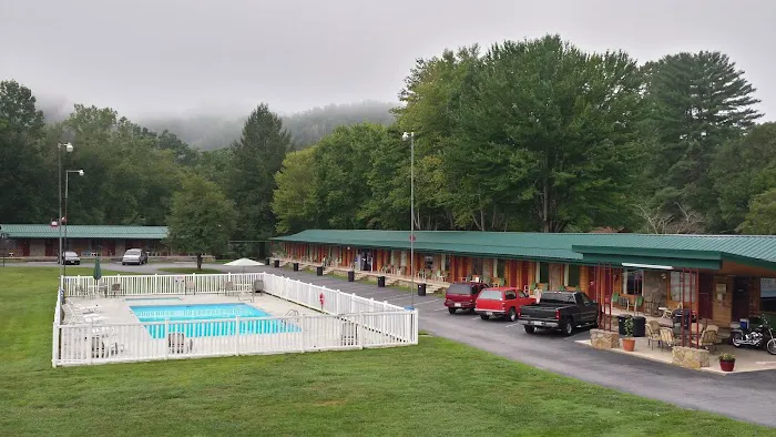 Two Rivers Lodge and Cabins 4
