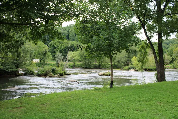 Two Rivers Lodge and Cabins 4