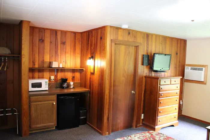Two Rivers Lodge and Cabins 4
