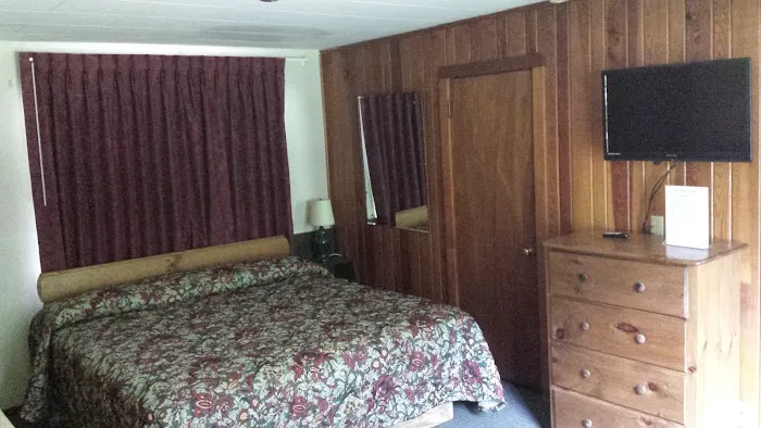Two Rivers Lodge and Cabins 4