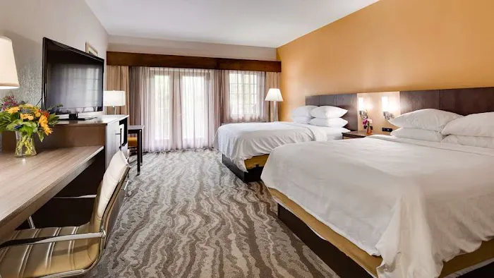 Best Western Plus River Escape Inn & Suites 4