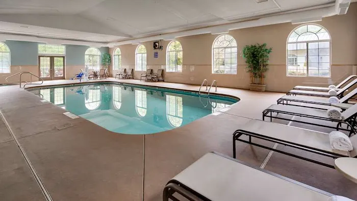 Best Western Plus River Escape Inn & Suites 4