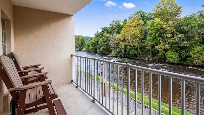 Best Western Plus River Escape Inn & Suites 4