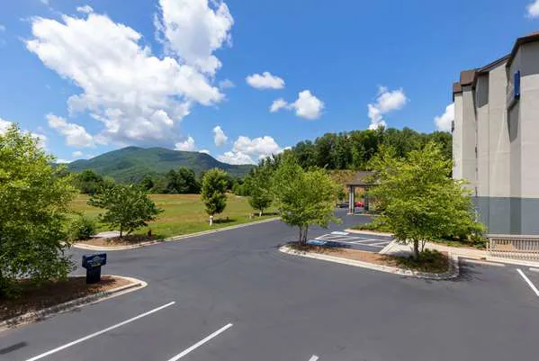 Microtel Inn & Suites by Wyndham Sylva Dillsboro Area 4