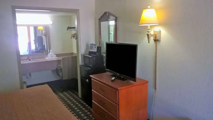 Americas Best Value Inn Anderson, SC 4