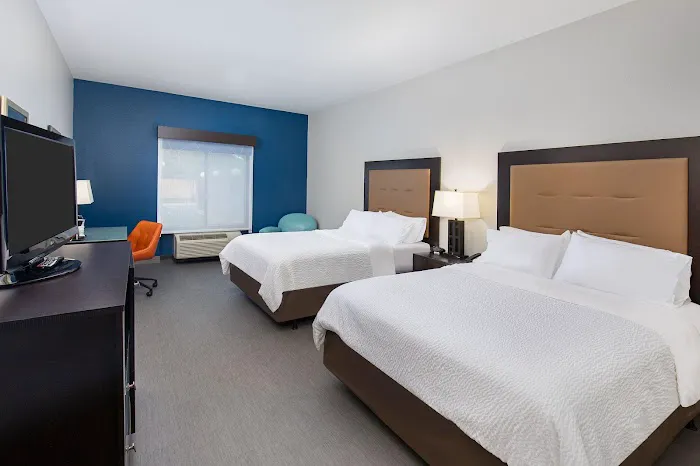 Holiday Inn Express & Suites Cleveland Northwest by IHG 4
