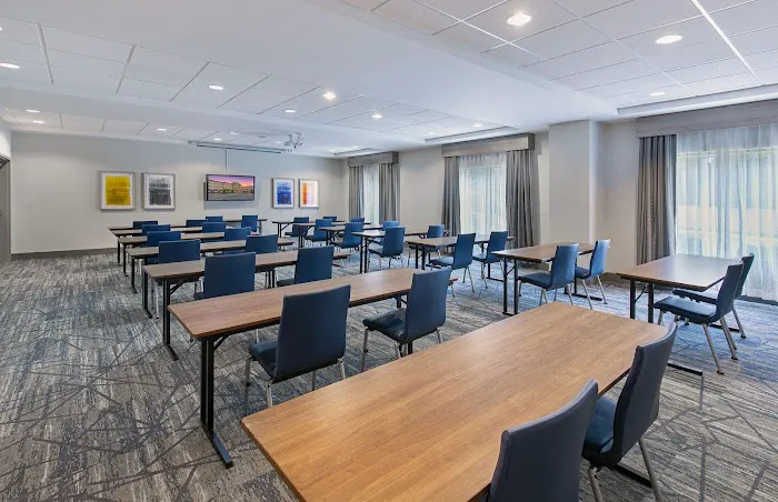 Holiday Inn Express & Suites Cleveland Northwest by IHG 4