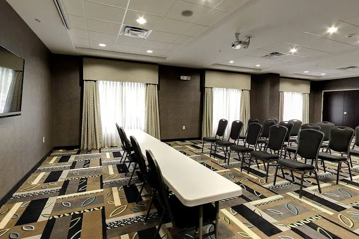 Holiday Inn Express & Suites Cleveland Northwest by IHG 4