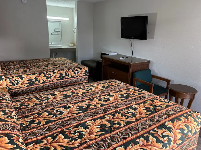 Royal Inn of Cleveland 4