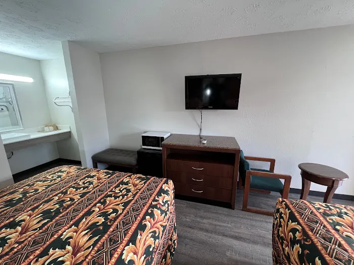 Royal Inn of Cleveland 4