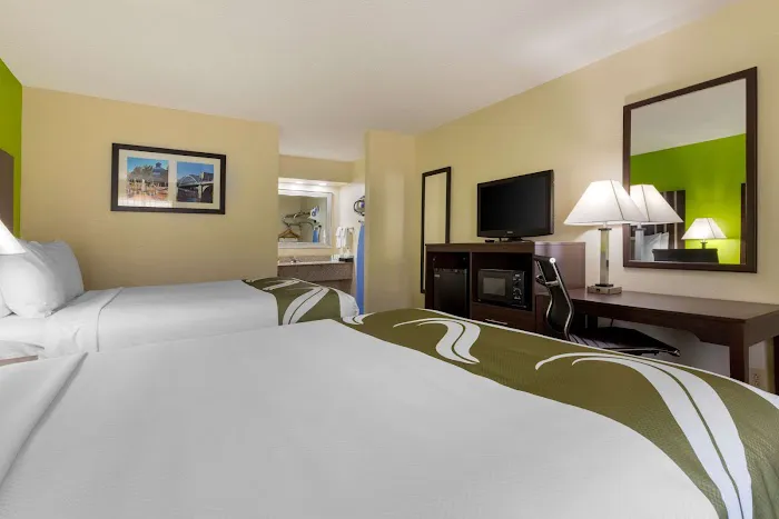 Quality Inn 4