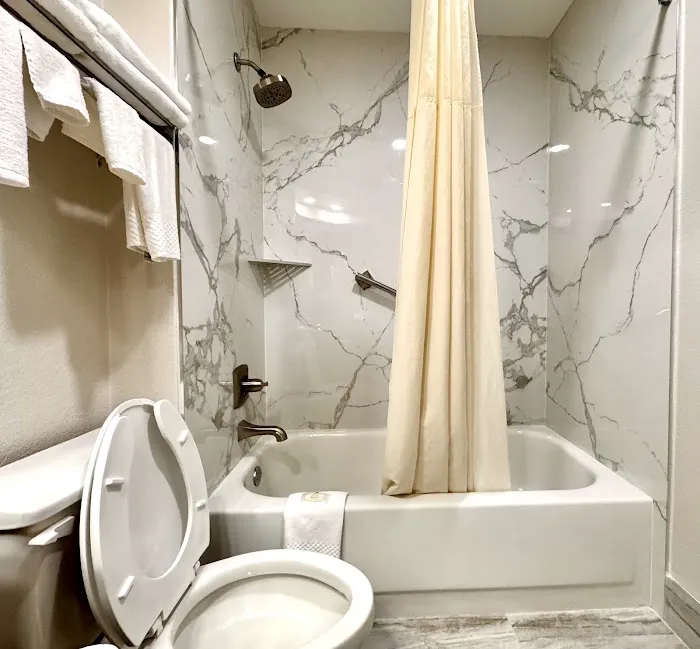 Quality Inn 4