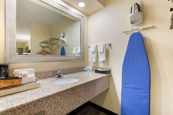 Quality Inn 4
