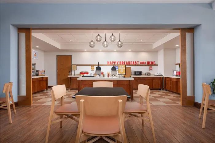 Hampton Inn Cleveland 4