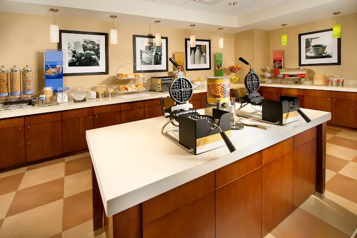 Hampton Inn Cleveland 4