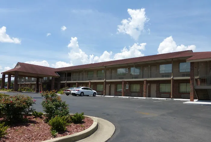 Red Roof Inn & Suites Cleveland, TN 4