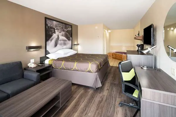 Super 8 by Wyndham Cleveland 4