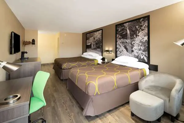 Super 8 by Wyndham Cleveland 4