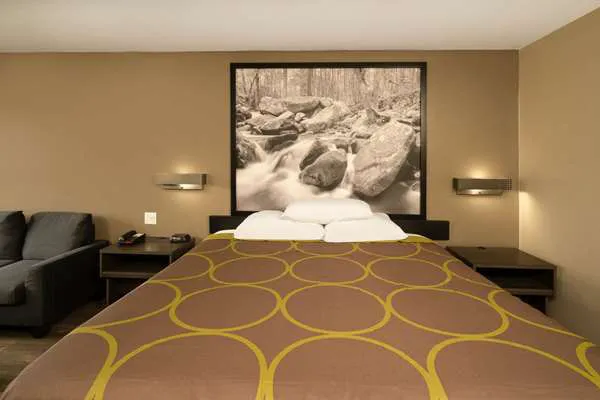 Super 8 by Wyndham Cleveland 4