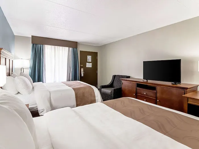 Quality Inn 4